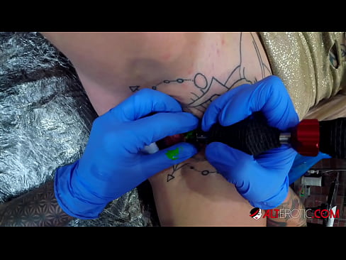 ❤️ Extremely tattooed hottie Sully Savage got a tattoo on her clitoris Porno at en-us.flvporn.ru ❌❤